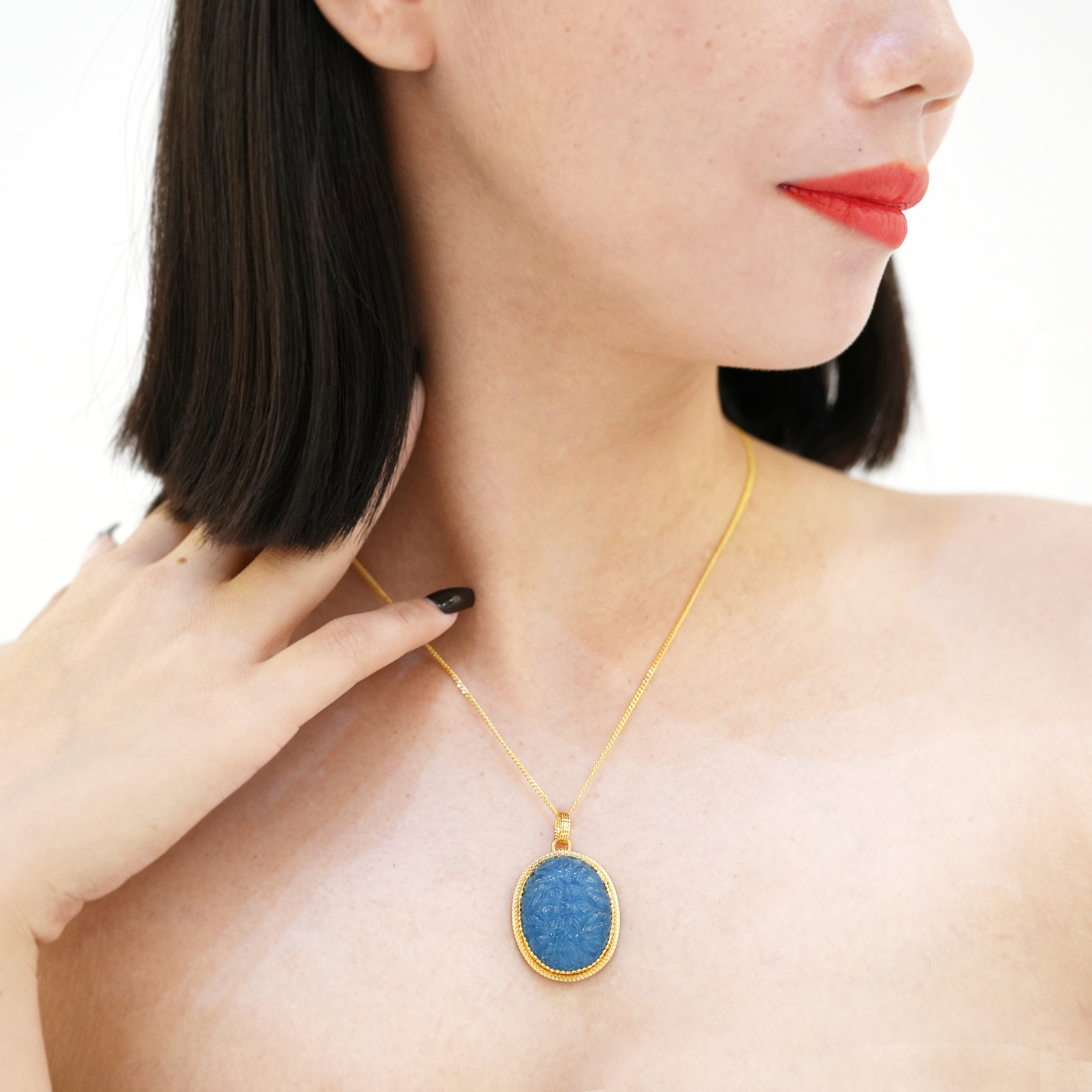 Verona Carved Aquamarine Pendant